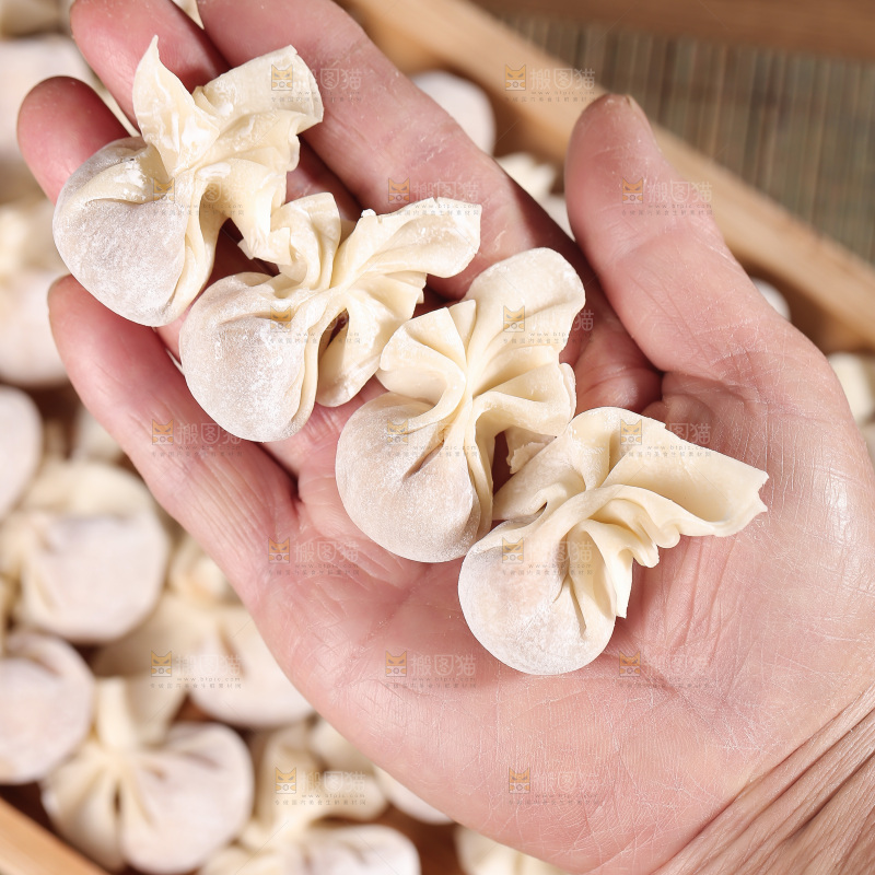 木底上的小金鱼馄饨