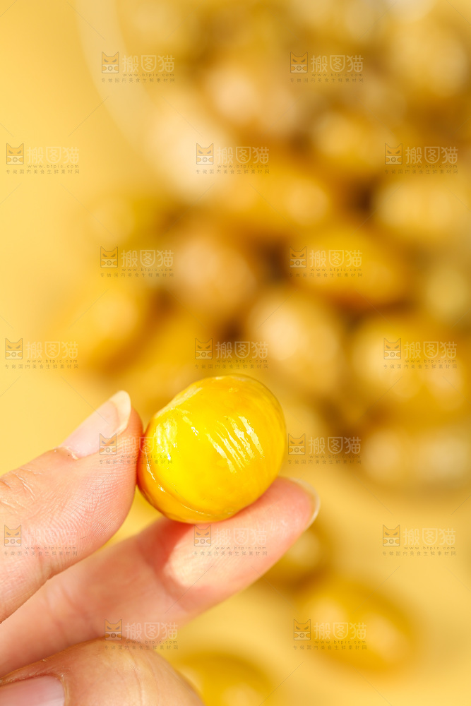 浅底上的板栗仁