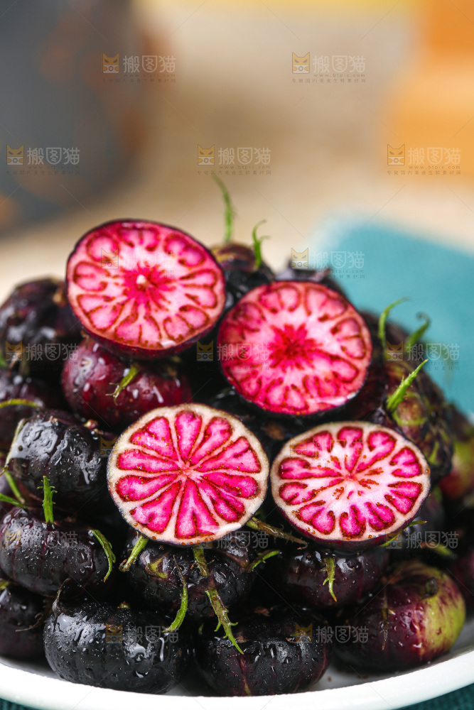 浅底上的红果参
