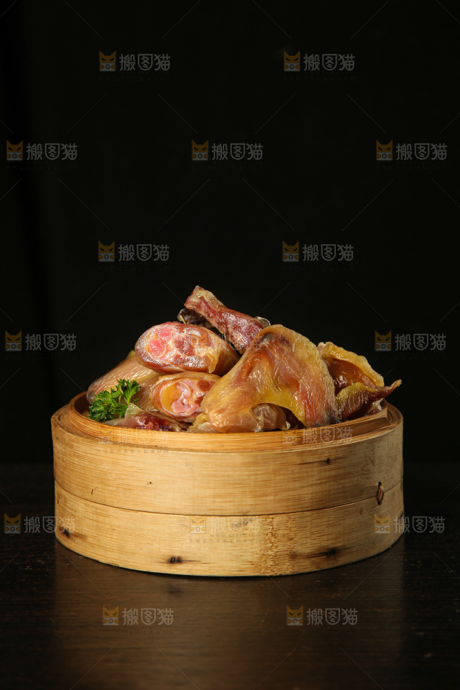 深底上的腊鸡
