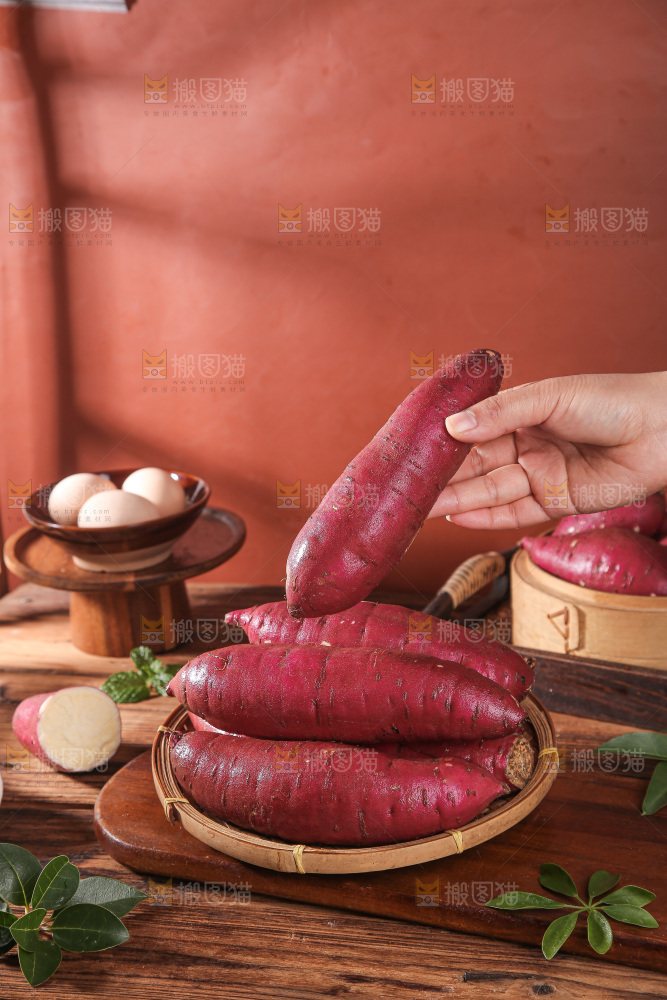 深底上的红瑶蜜薯