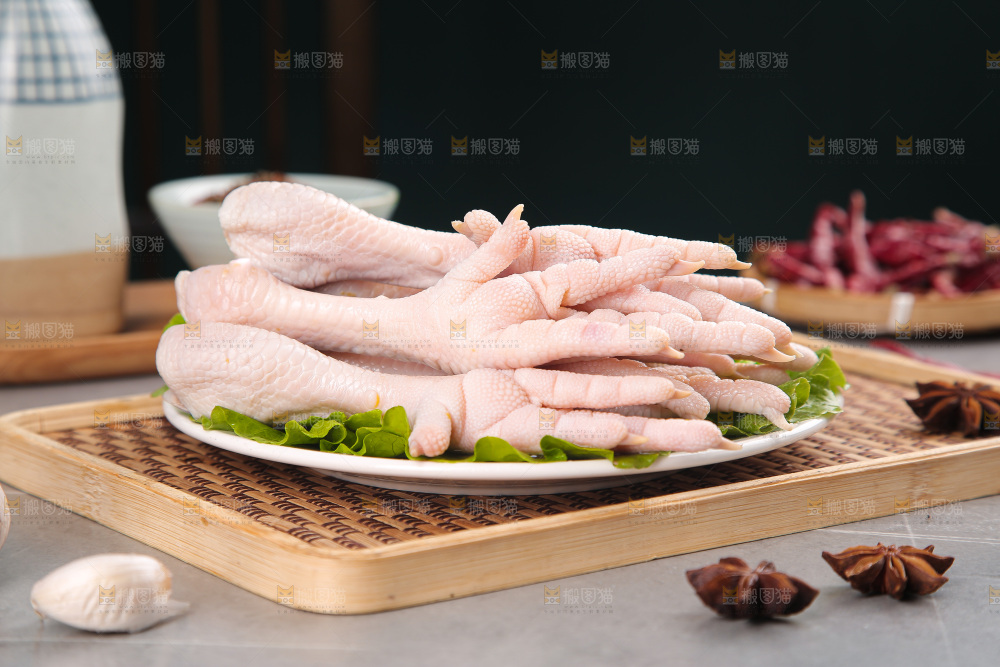 浅底上的生鸡爪