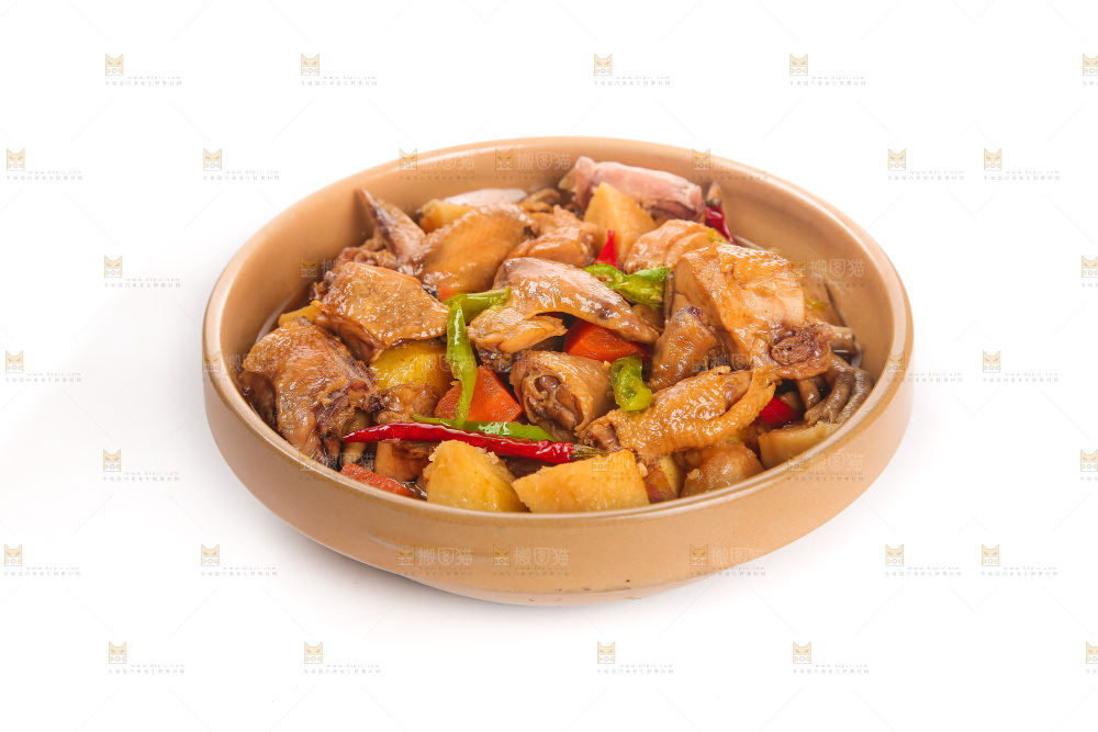 白底上的腊鸡炖土豆