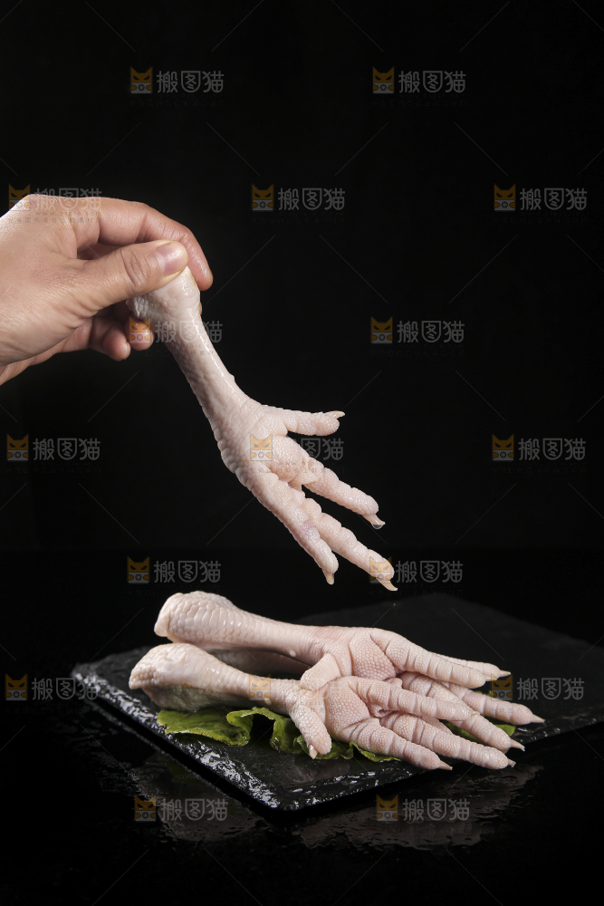 黑底上的鸡爪