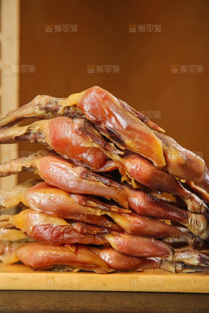 深底上的腊鸡