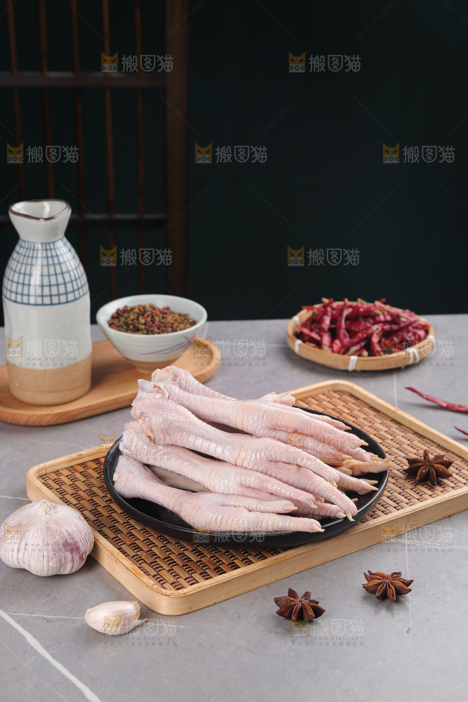 浅底上的生鸡爪