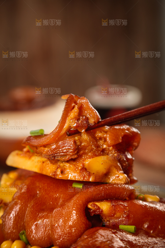 深底上的黄豆炖猪蹄