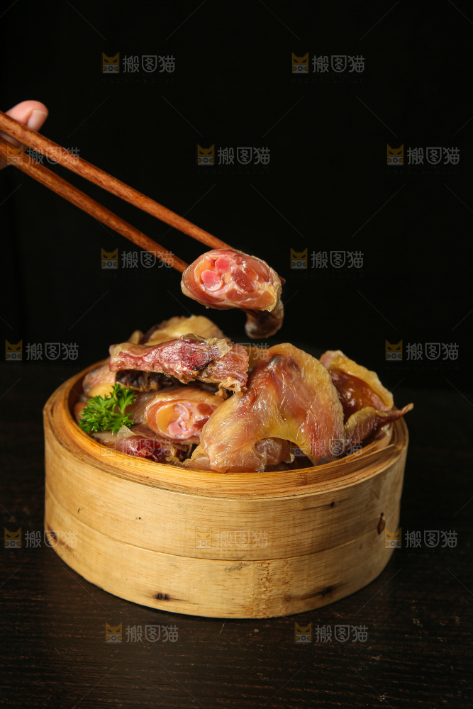深底上的腊鸡