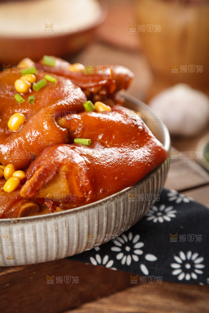 深底上的黄豆炖猪蹄