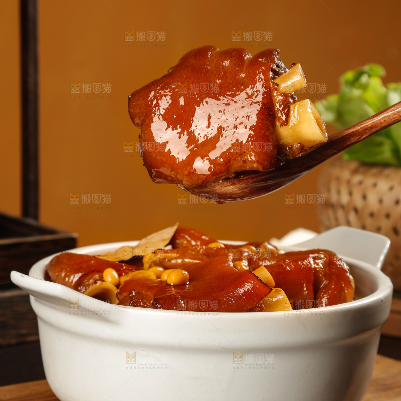深底上的黄豆炖猪蹄