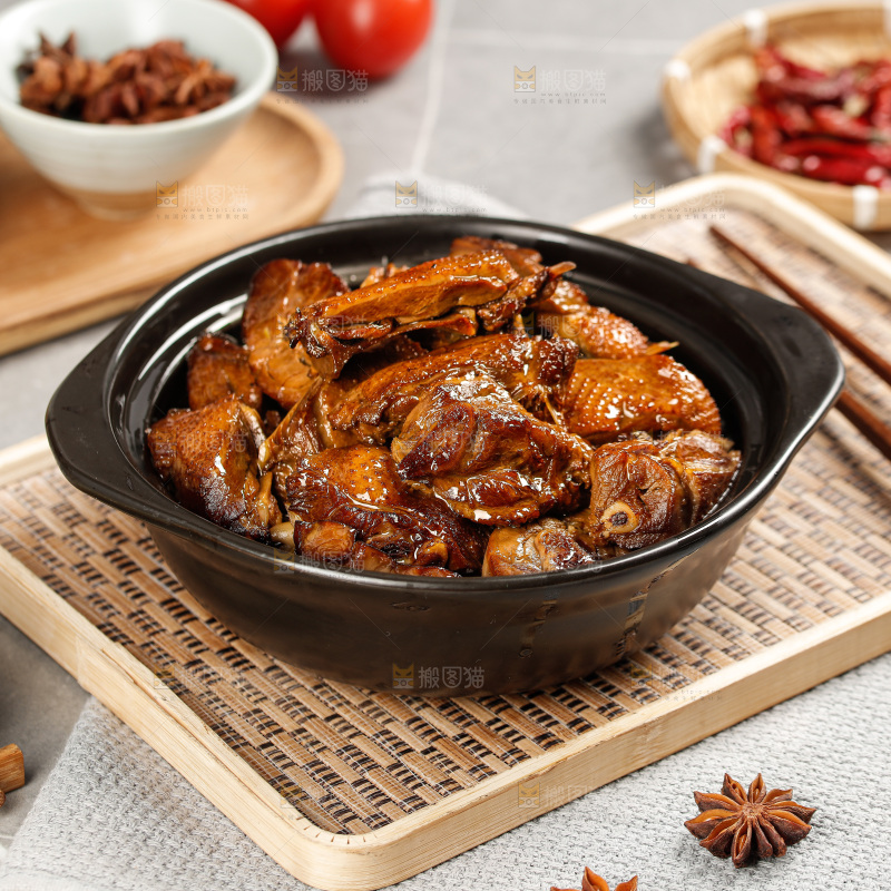 深底上的炖鹅肉