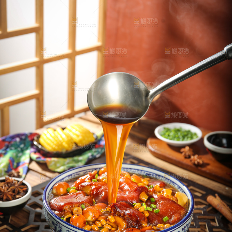 深底上的黄豆玉米猪蹄