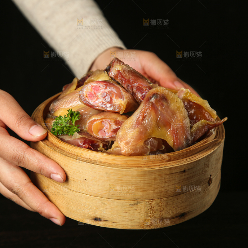 深底上的腊鸡