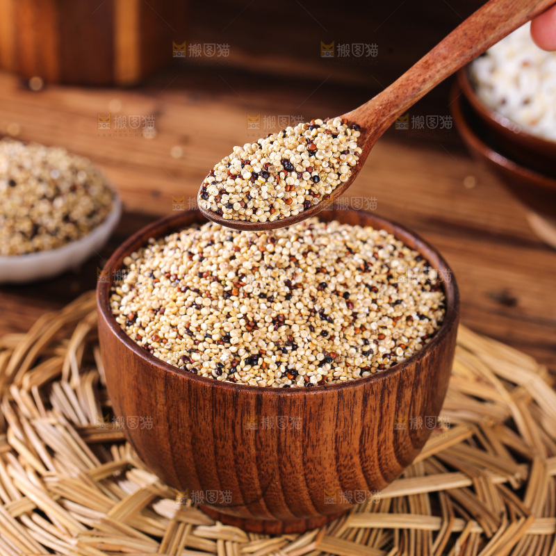 深底上的三色藜麦