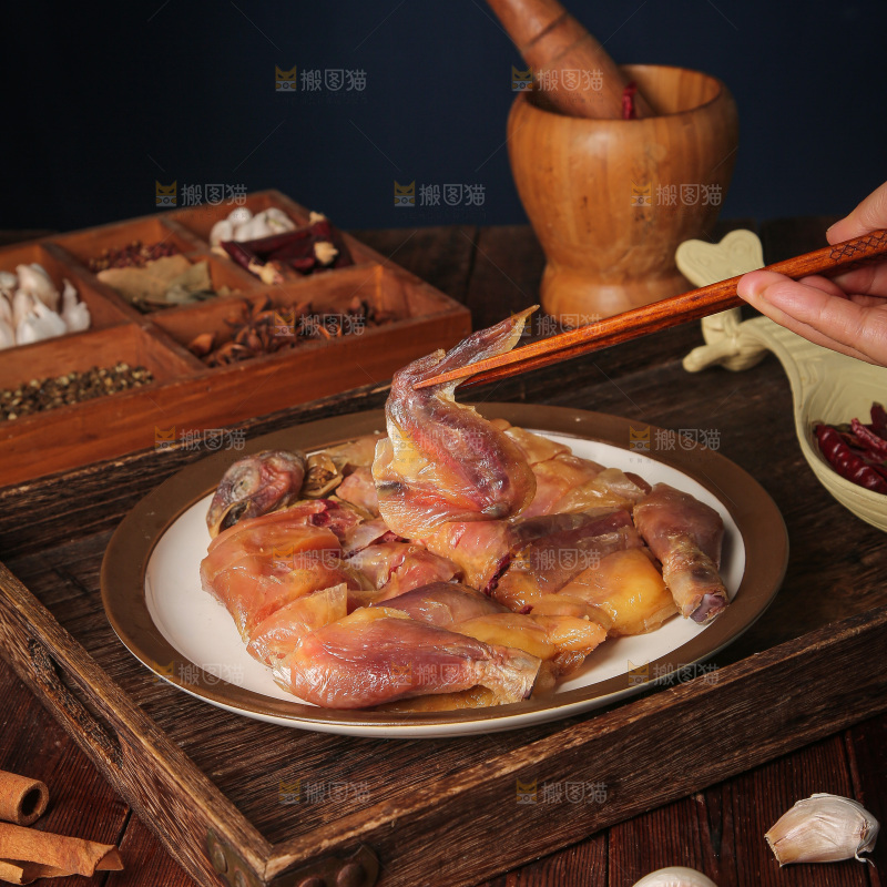 深底上的腊鸡