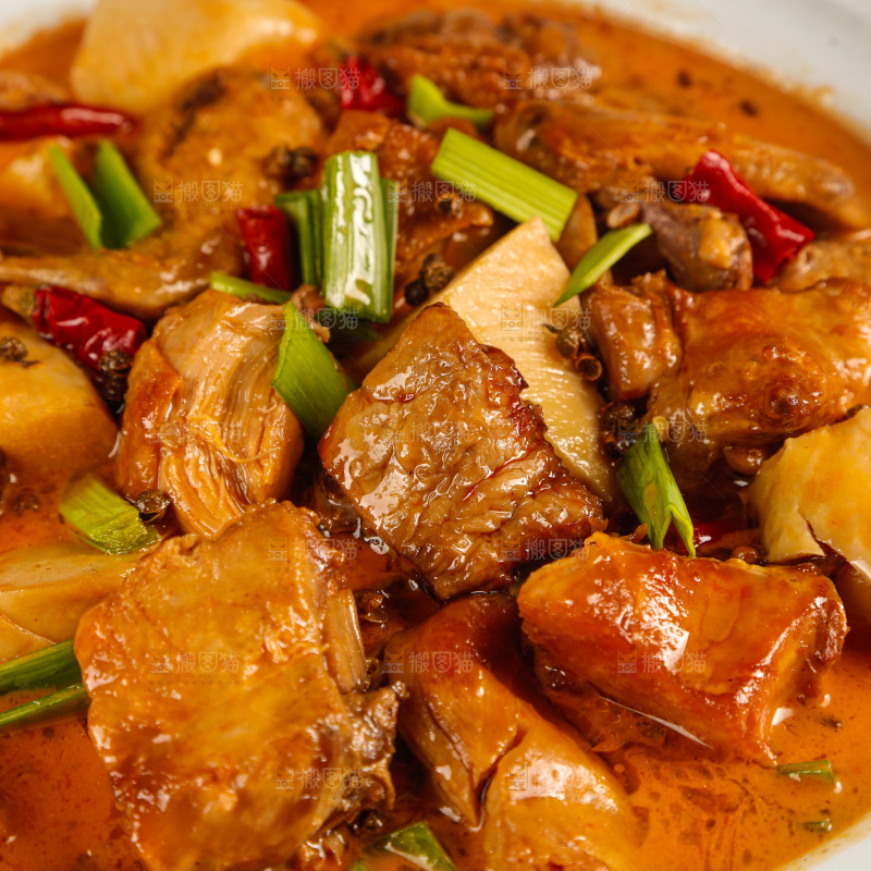 深底上的炖鹅肉