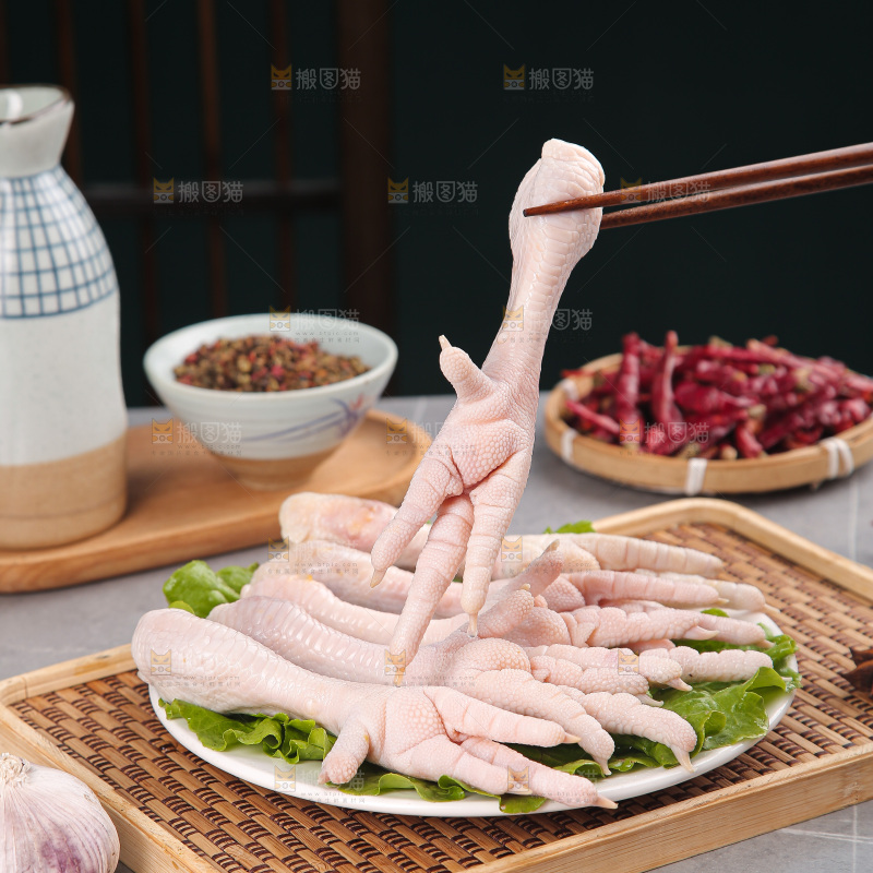 浅底上的生鸡爪
