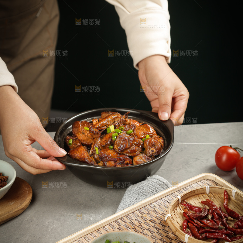 深底上的炖鹅肉