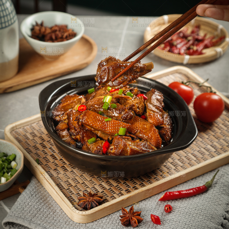 深底上的炖鹅肉