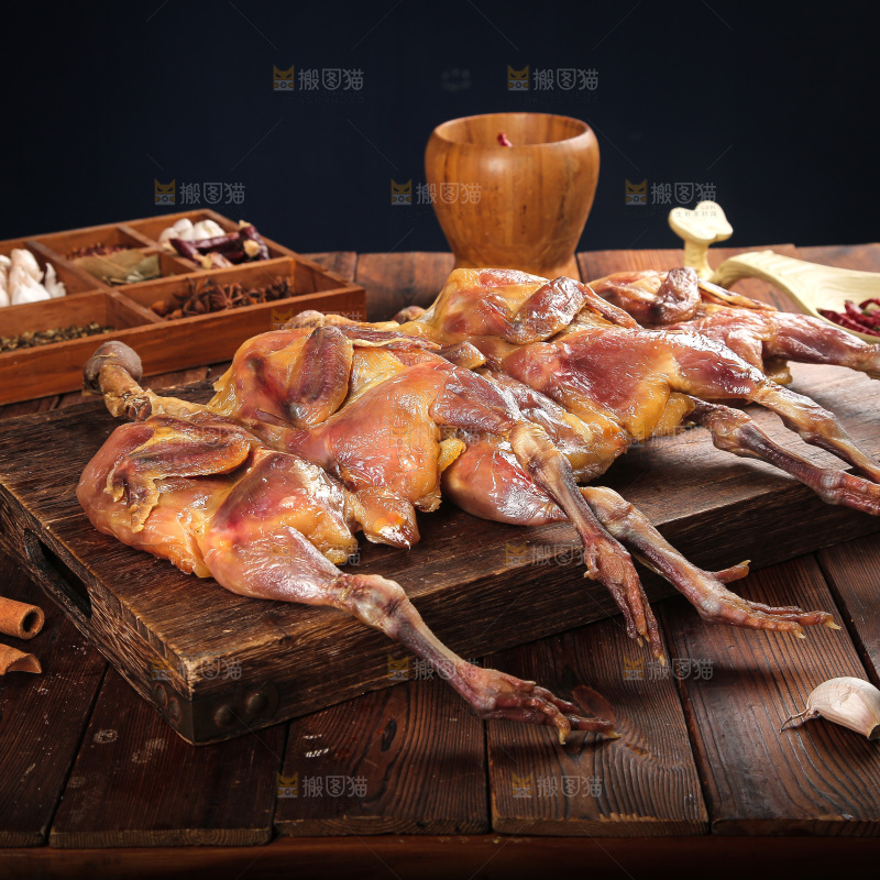 深底上的腊鸡
