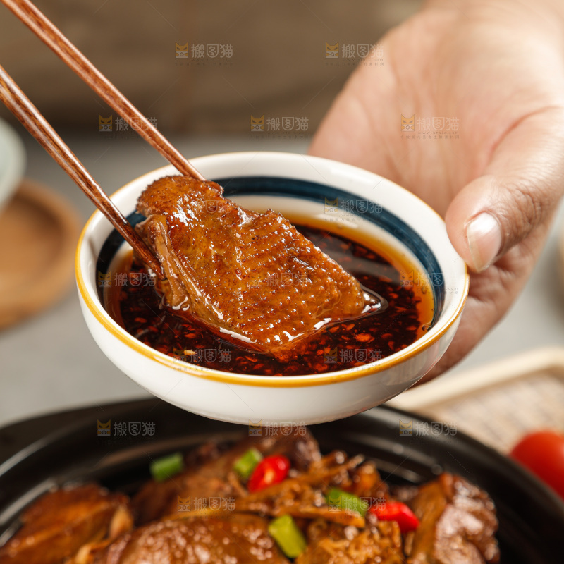 深底上的炖鹅肉