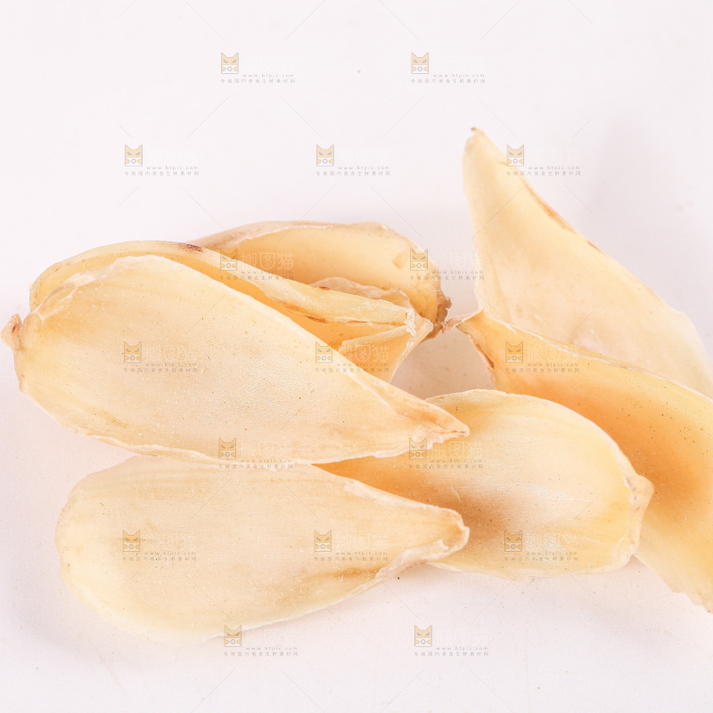 白底上的百合干