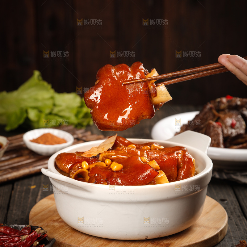 深底上的黄豆炖猪蹄