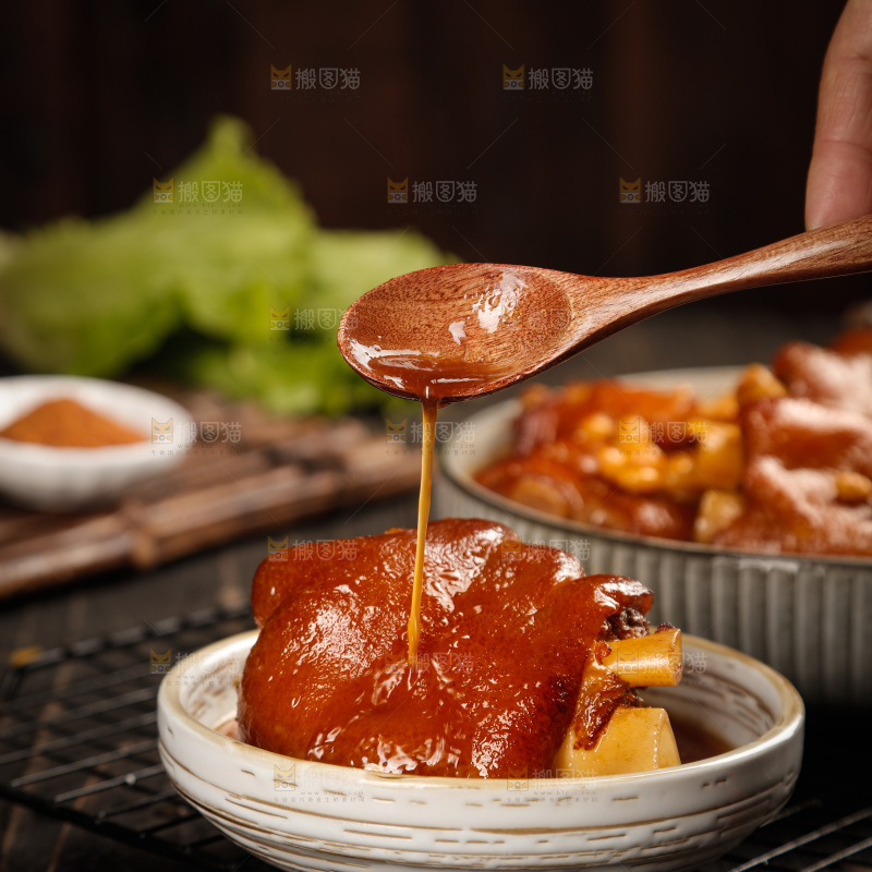 深底上的黄豆炖猪蹄