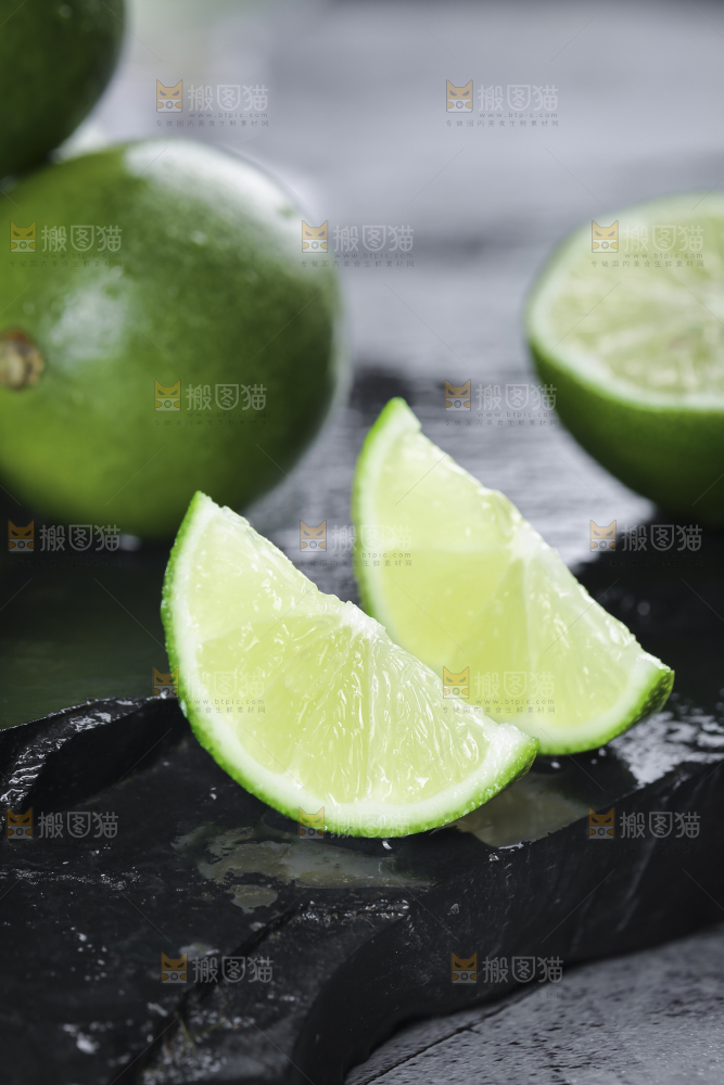 深底上的香水柠檬