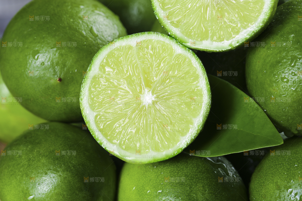 深底上的香水柠檬