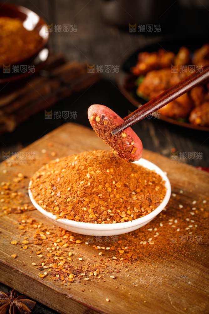 深底上的蘸料