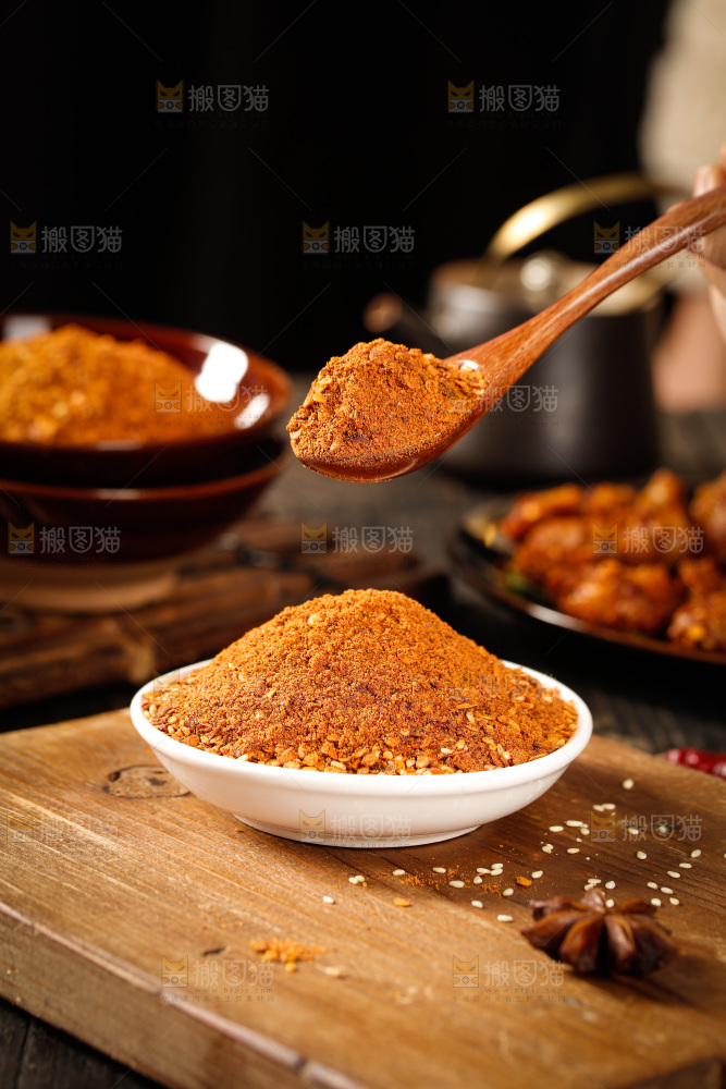 深底上的蘸料
