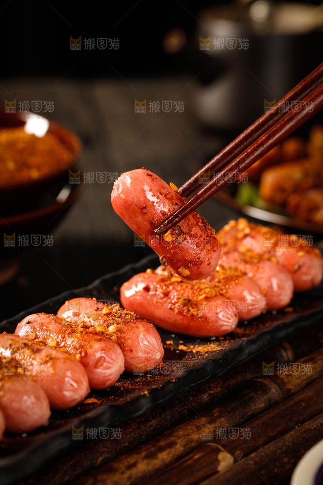 深底上的蘸料