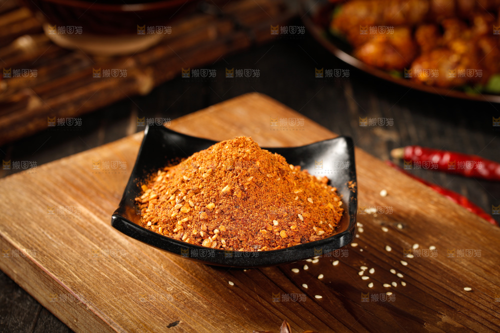 深底上的蘸料