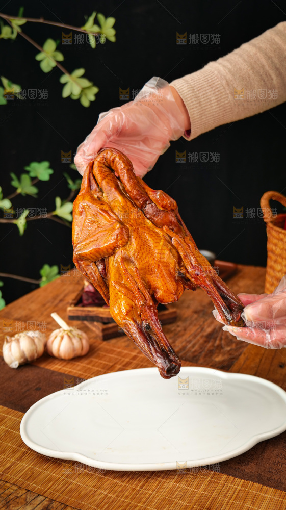 深底上的酱鸡