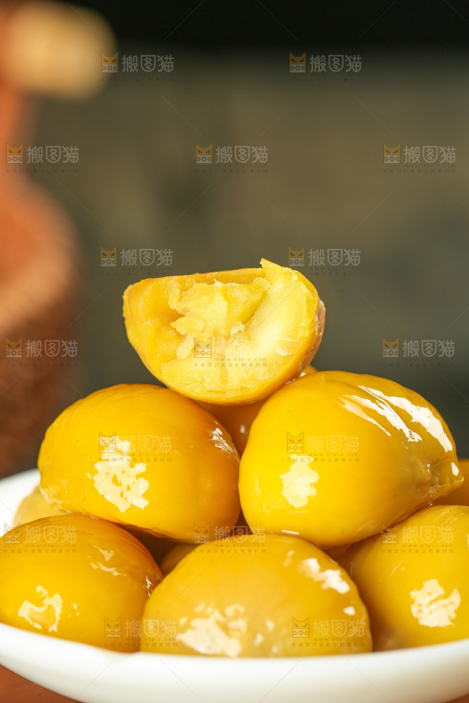 深底上的板栗仁