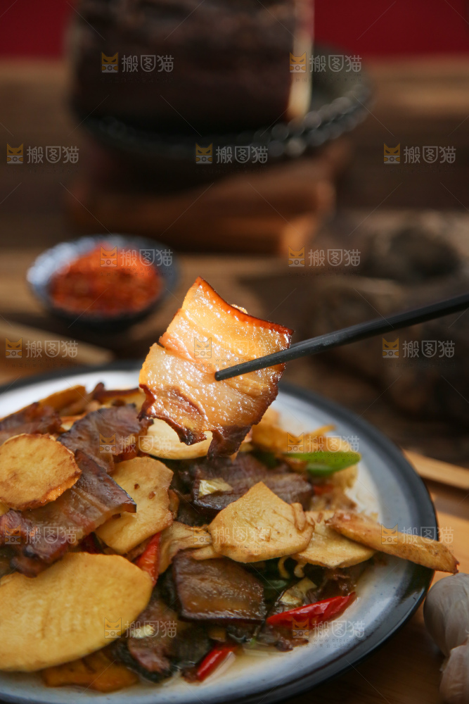 深底上的腊肉