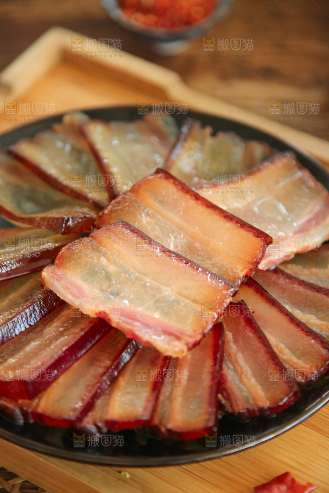 深底上的腊肉