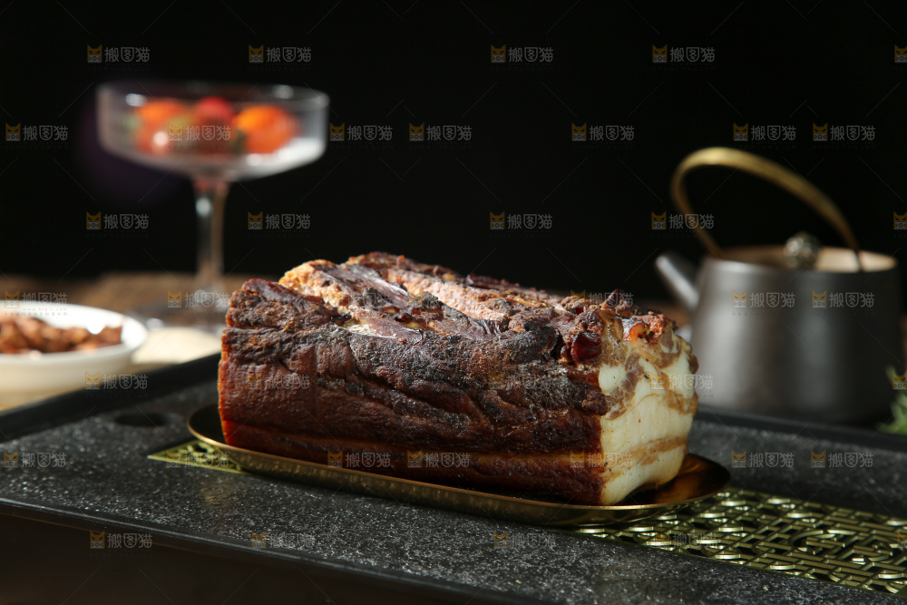 深底上的腊肉