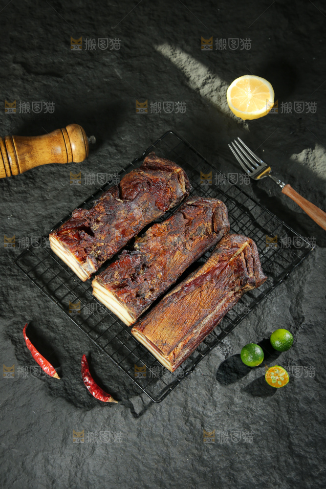 深底上的腊肉