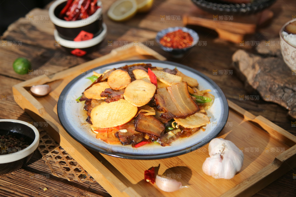 深底上的腊肉