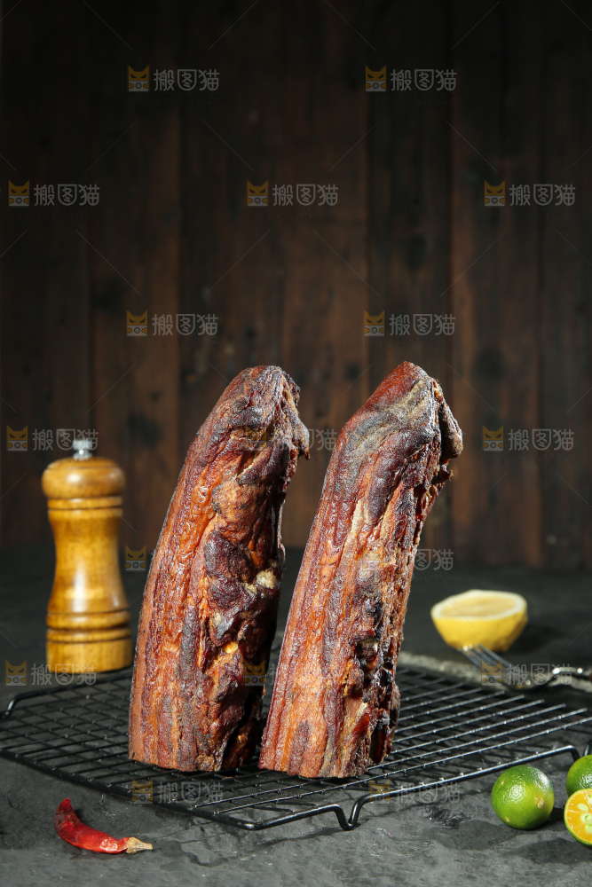 深底上的腊肉