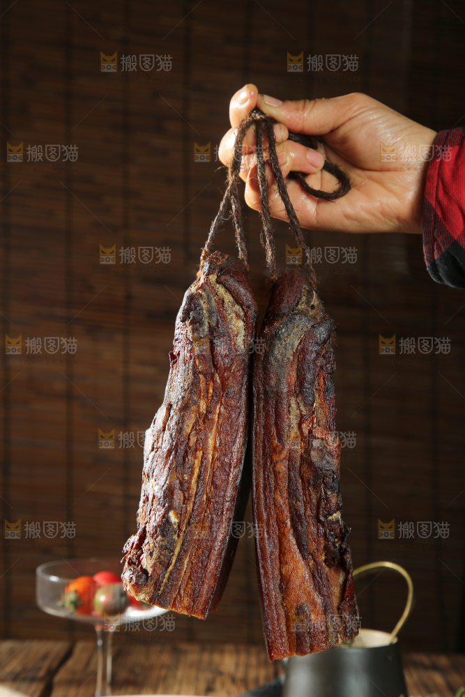 深底上的腊肉