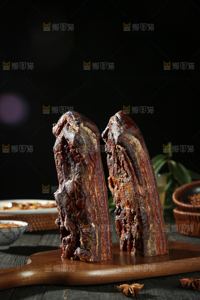 深底上的腊肉