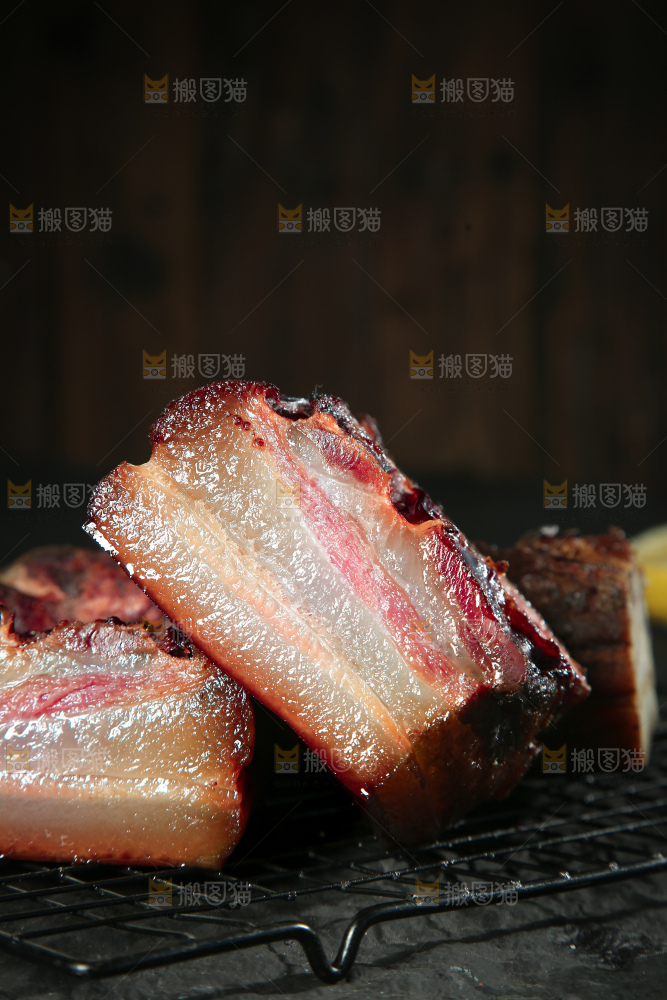 深底上的腊肉