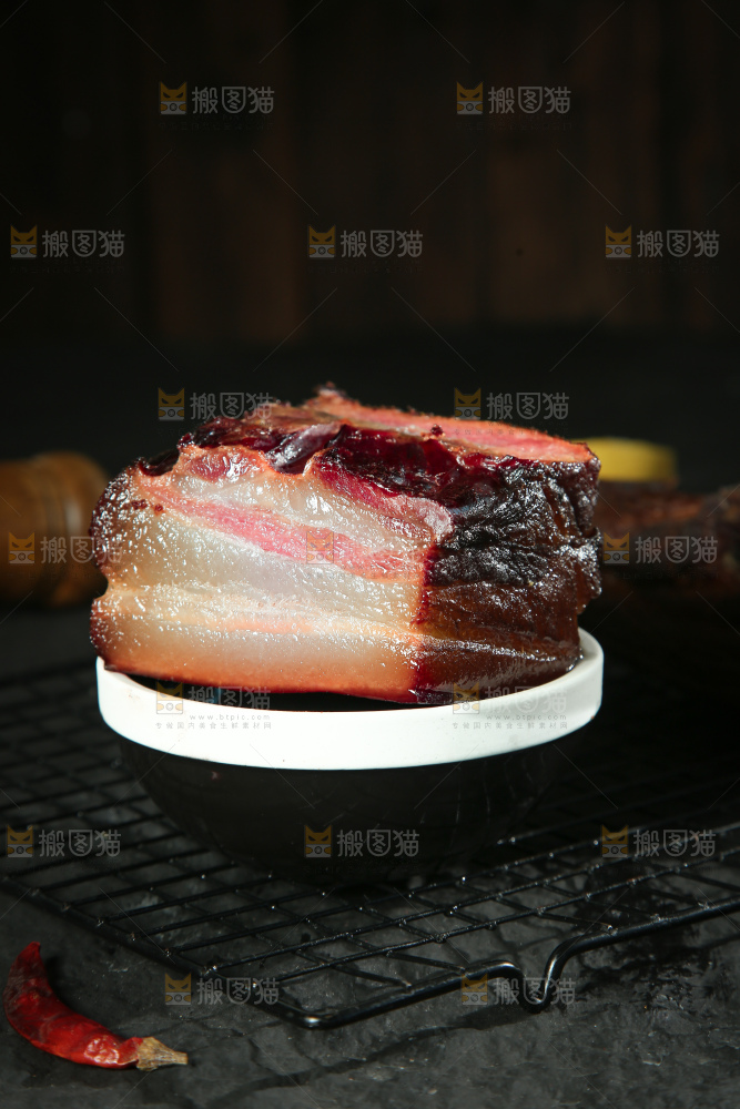 深底上的腊肉