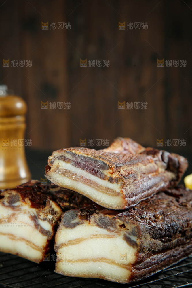 深底上的腊肉