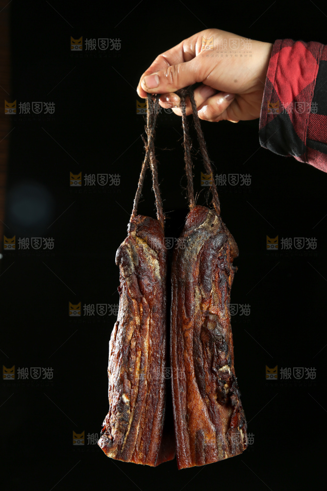 深底上的腊肉