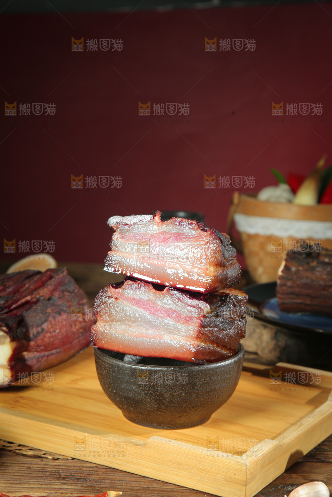 深底上的腊肉