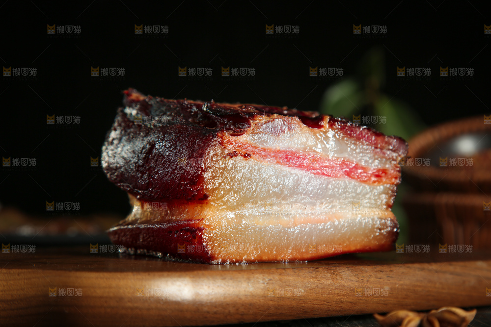 深底上的腊肉
